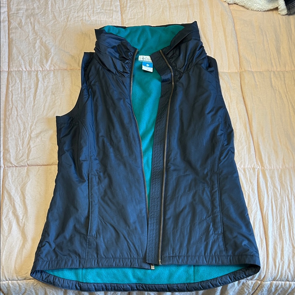 Columbia Reversible Black & Teal Women’s Lightweight Vest